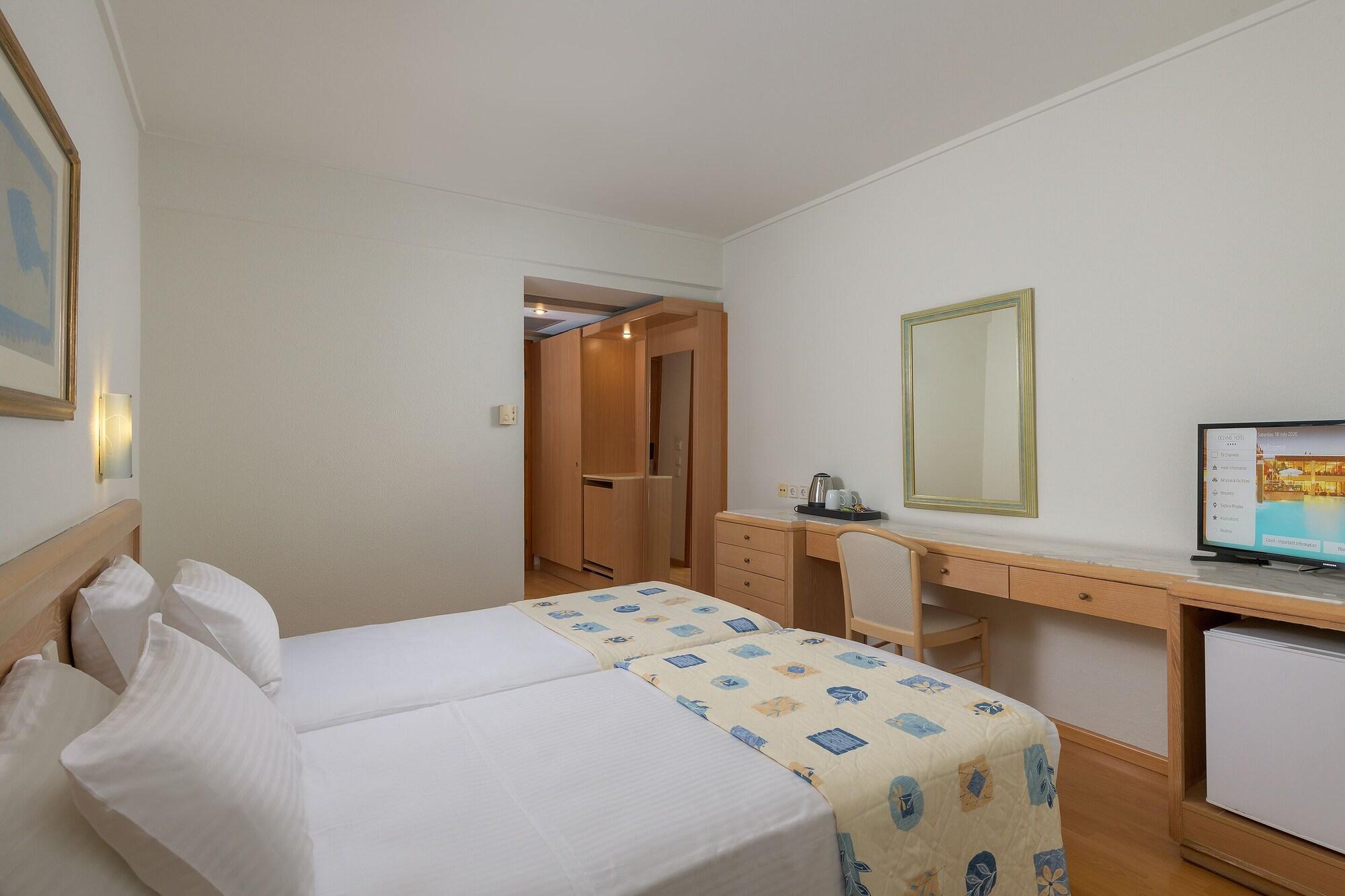 Oceanis Beach Hotel 익시아 외부 사진
